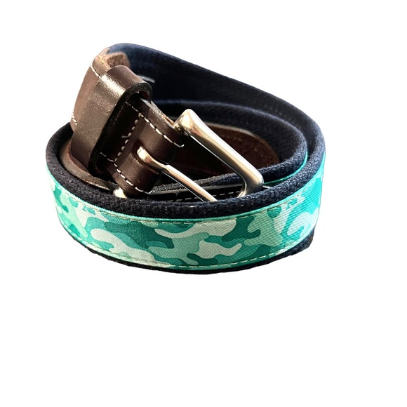 Vineyard Vines Camo Green and Navy Belt Size 30 - Picture 1 of 9